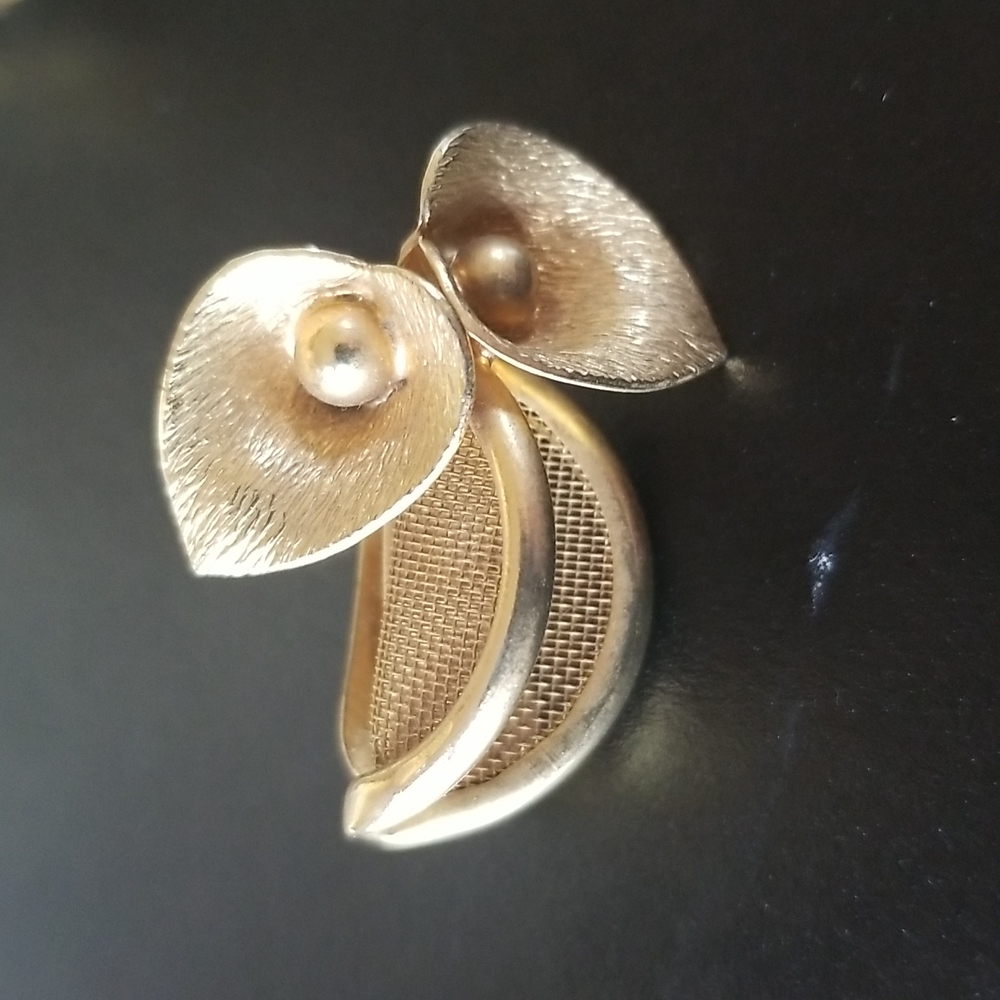 Vintage Hobé Gold Tone Mesh Flower Design Earrings - Picture 2 of 4